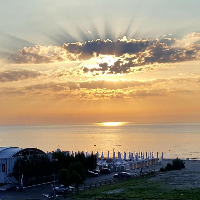 Apartment Summerland Мамая Екстериор снимка